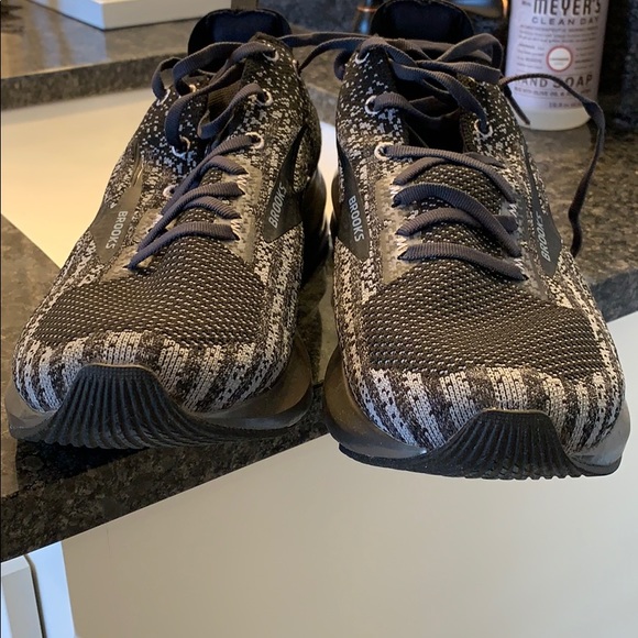 Brooks Levitate 3 shoes. Men’s 12.5 regular width. - Picture 5 of 6